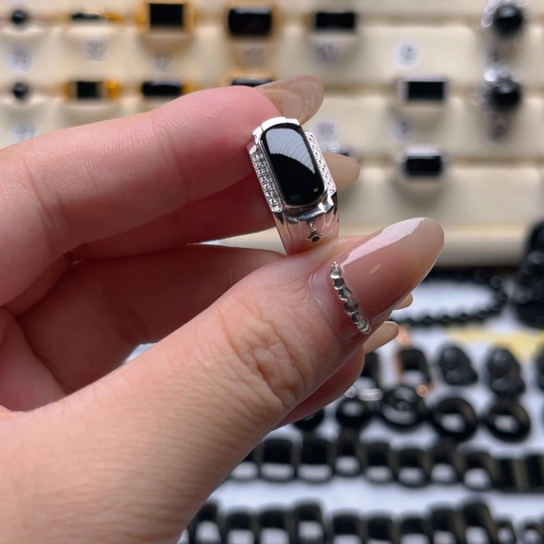 翡翠戒指18K金镶嵌缅甸翡翠