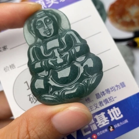 翡翠未镶嵌颈饰翡翠。