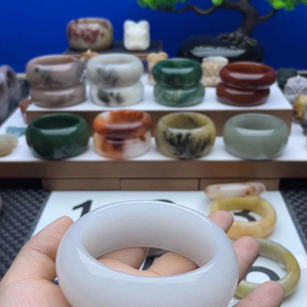 石英质玉手镯未镶嵌覃*
