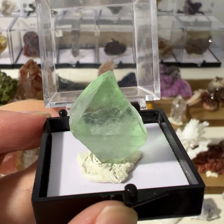 未镶嵌眼镜紫晶萤石八面体