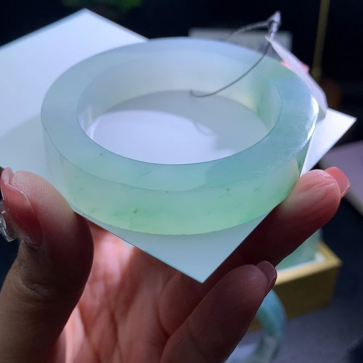 定制翡翠未镶嵌翡翠手镯