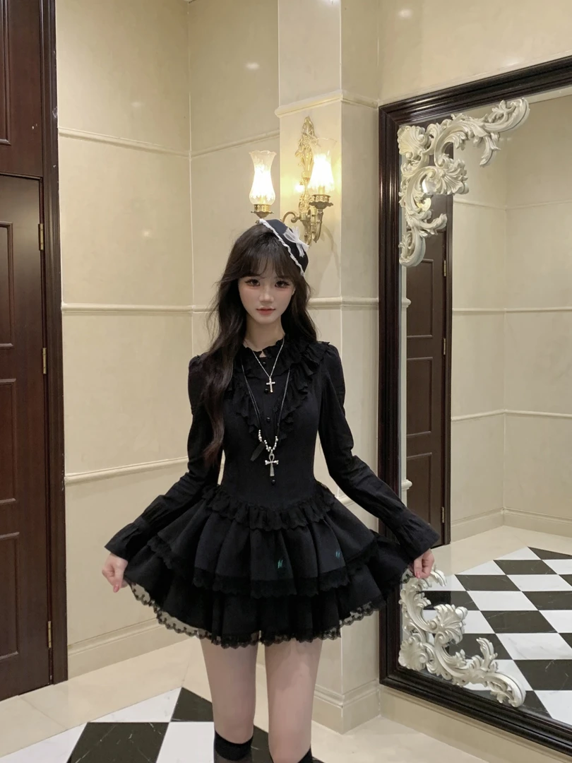越韩小鱼 甜酷玩偶师 复古哥特暗黑系蕾丝边收腰显瘦黑色连衣裙女