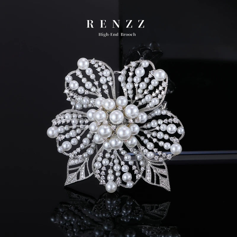 3304  白色五瓣花大衣西服送礼胸针