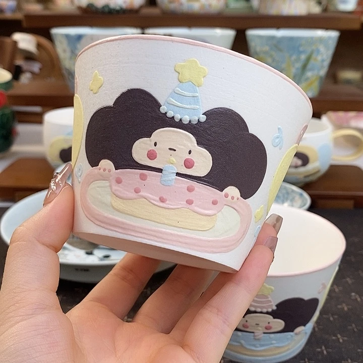 手绘釉下彩可爱杯