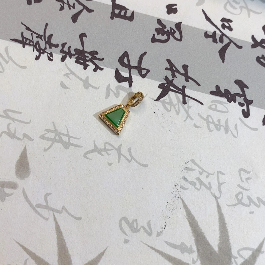 达***天颈饰18K金镶嵌翡翠翡翠