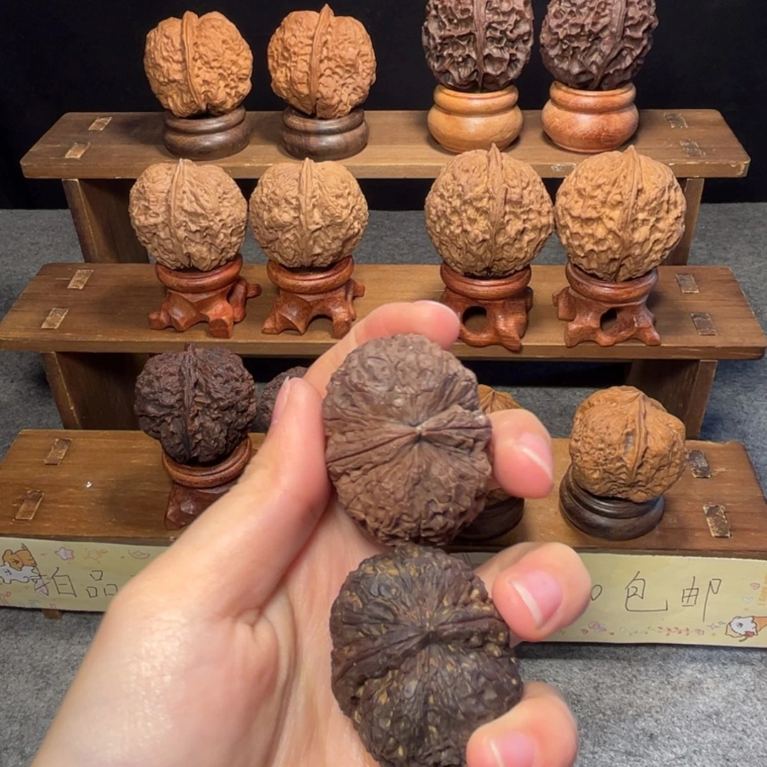 文玩核桃吊坠z英武冠42mm