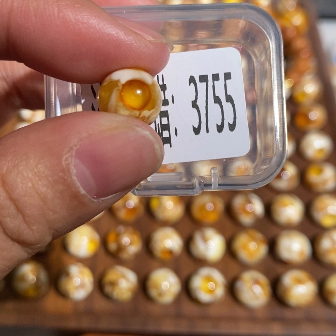 蜜蜡未镶嵌珠宝奇石3755