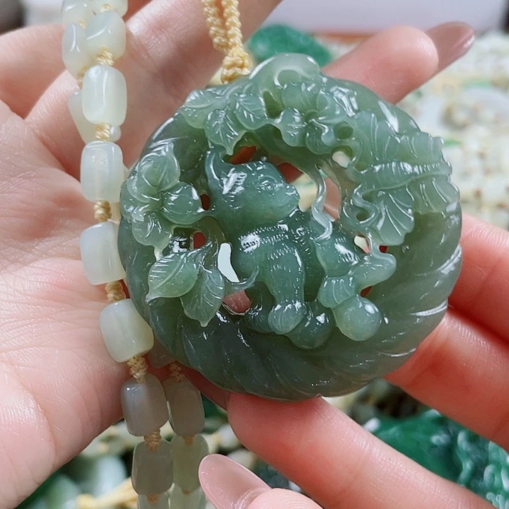 颈饰未镶嵌和田玉