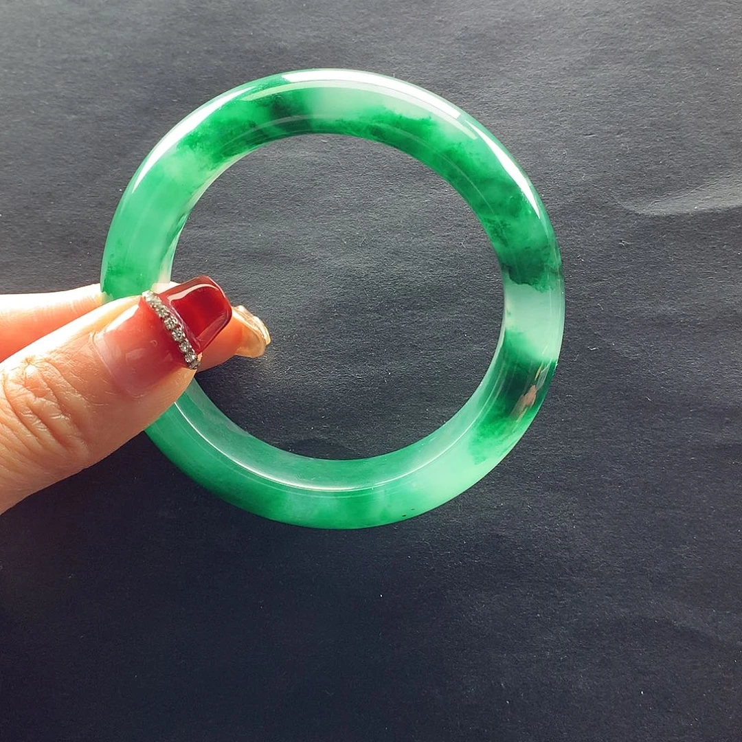 【闪购商品】石英质玉手镯未镶嵌世****关