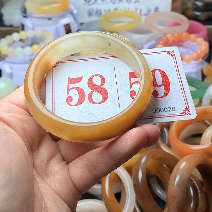 石英质玉（黄龙玉）未镶嵌手镯
