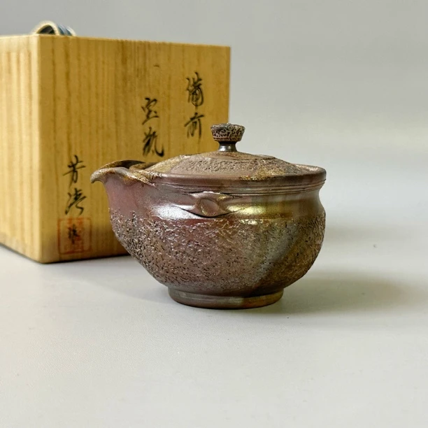 米田芳清作.石目纹.宝瓶.容量150.日本备前烧