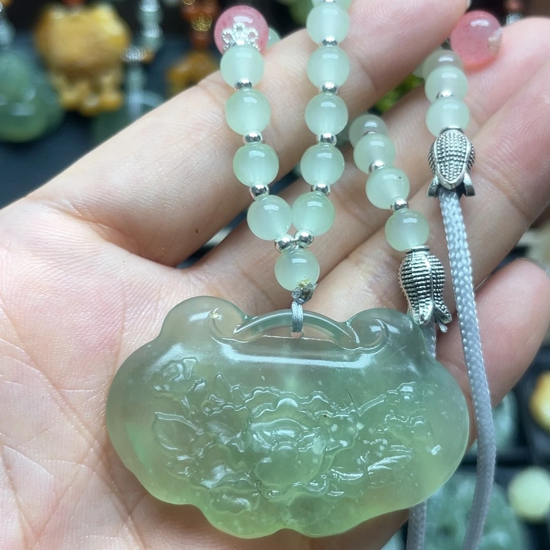 蛇纹石玉未镶嵌颈饰