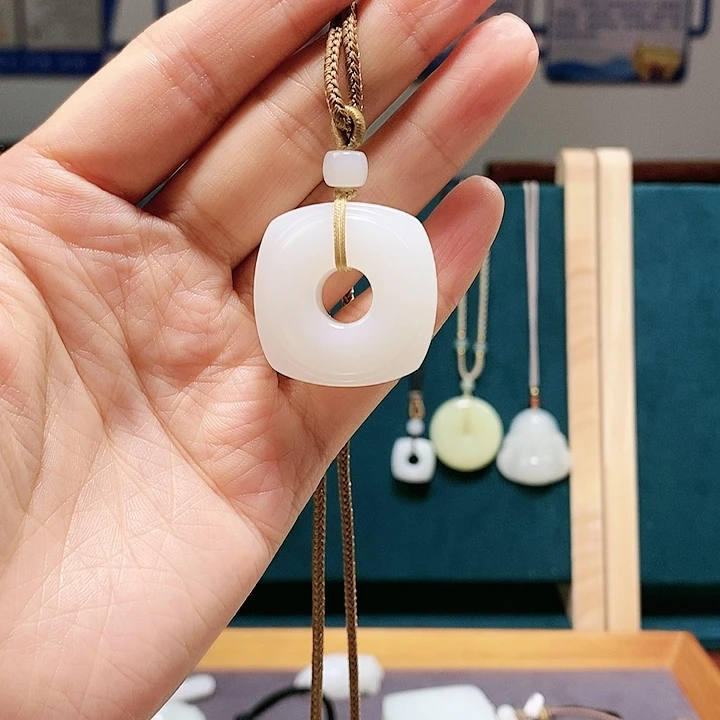 【闪购商品】颈饰未镶嵌和田玉