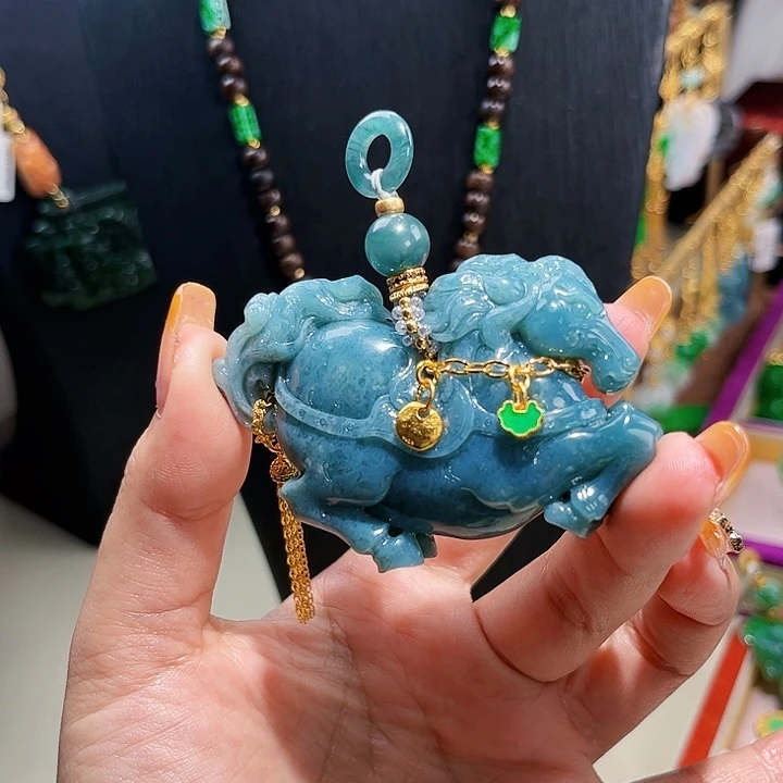 【闪购商品】翡翠吊坠(赠链)未镶嵌战马