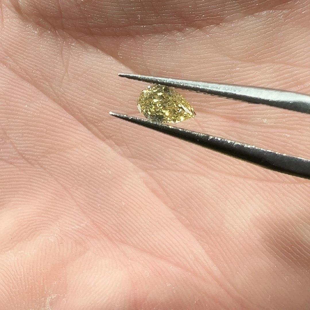 合成钻石裸石黄色水滴培育裸钻