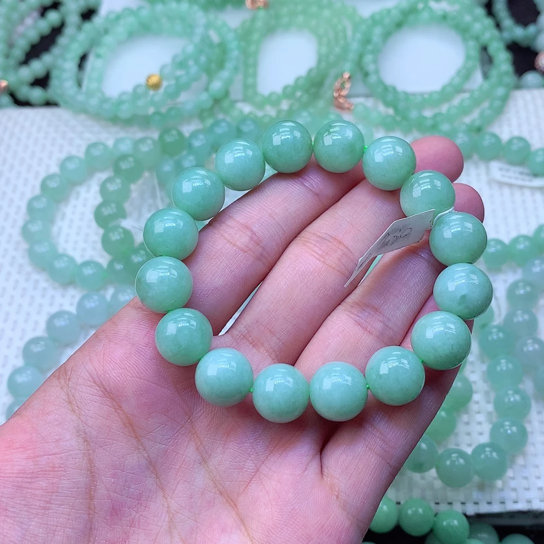 黄***妹翡翠未镶嵌毛衣链