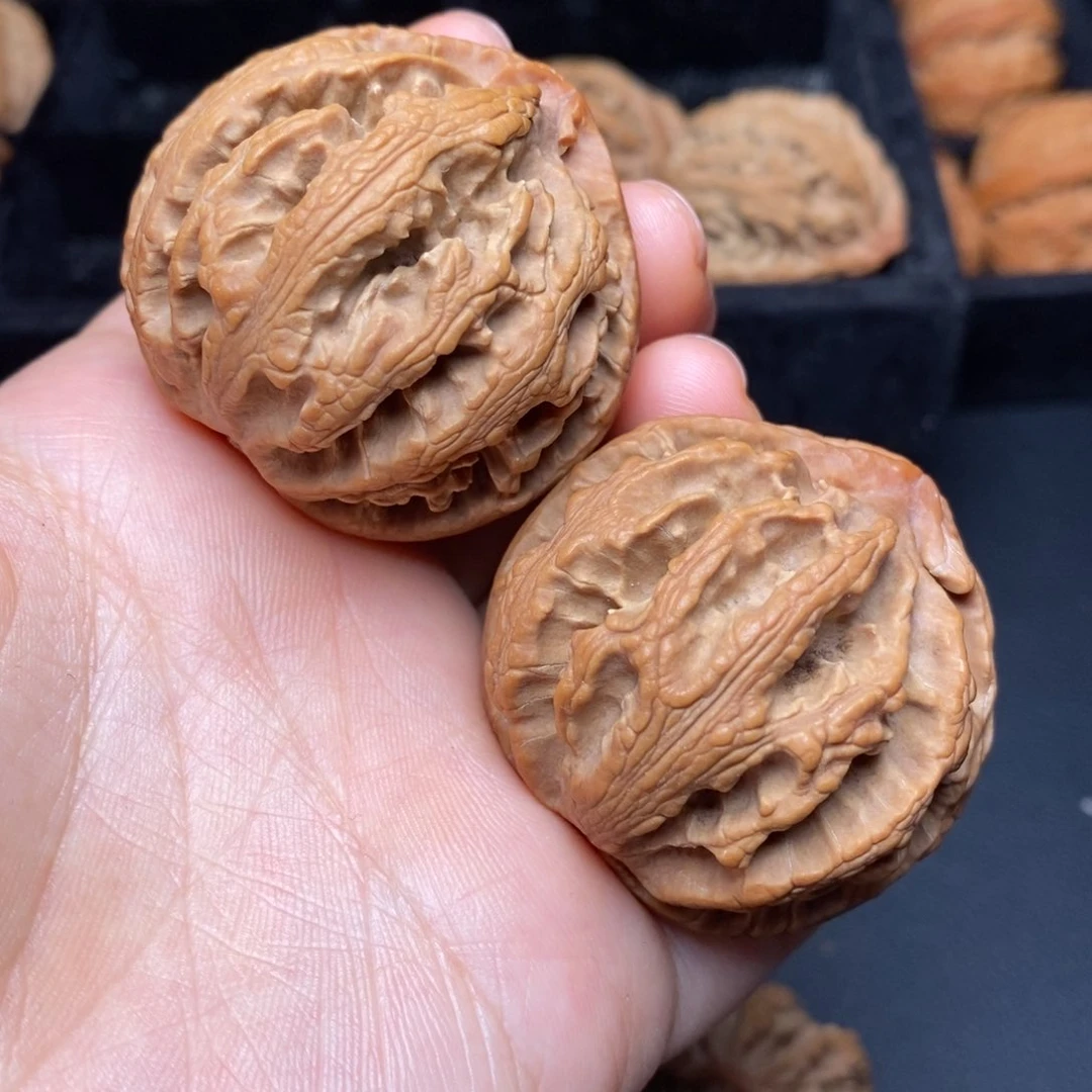 文玩核桃把件秦岭野生核桃