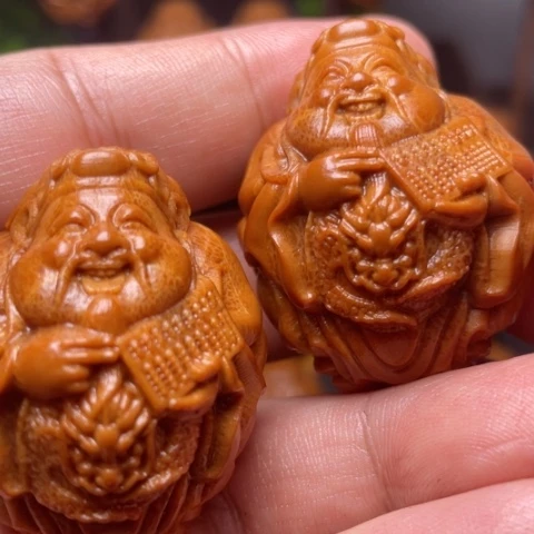 橄榄核把件龙财手球一对3.5左右