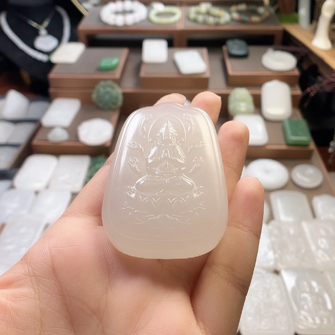 咕***卡颈饰未镶嵌石英质玉（金丝玉）