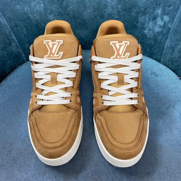 未使用 LouisVuitton/路易威登 新款棕色麂皮休闲百搭奢鞋