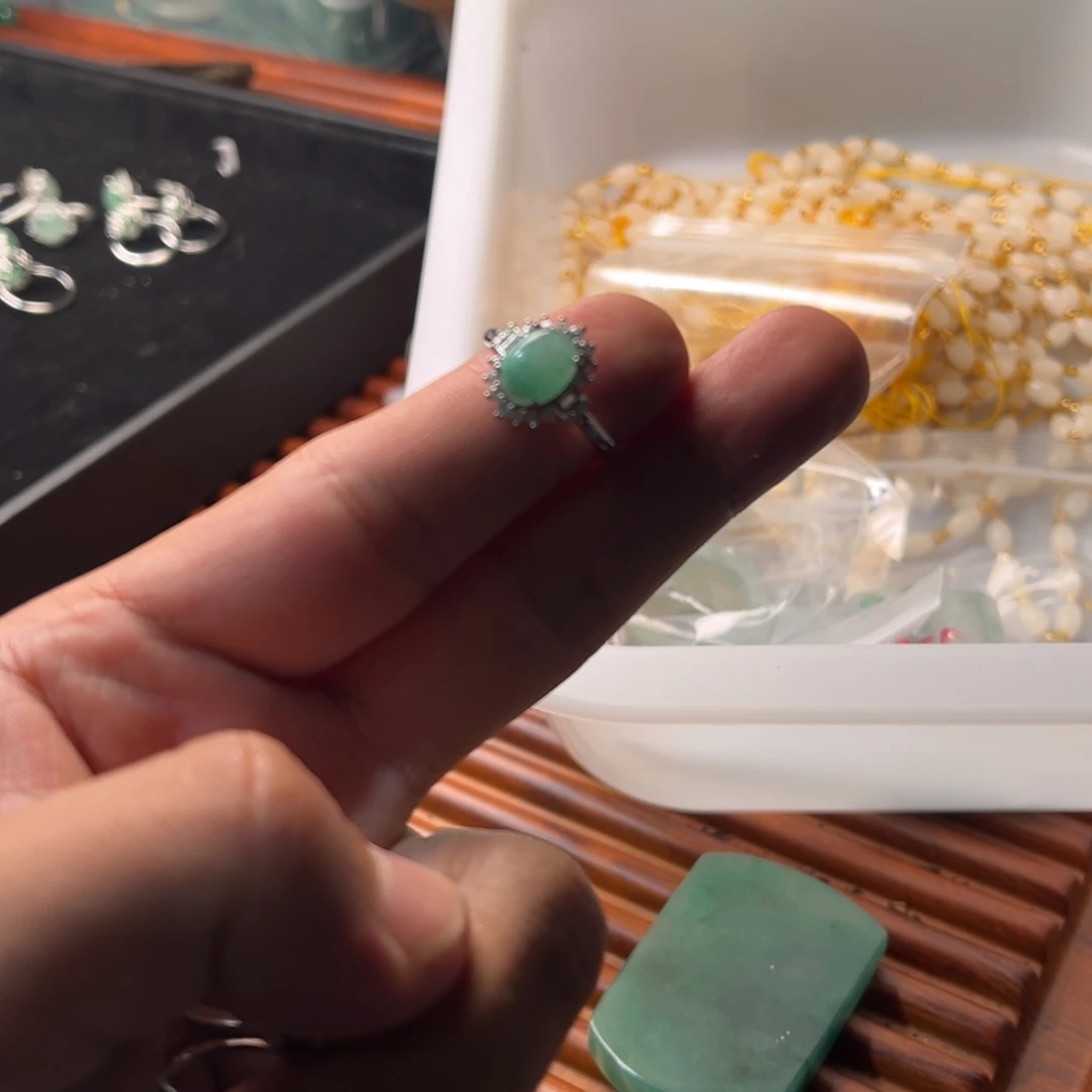 未镶嵌手链石英质玉（非洲翠）