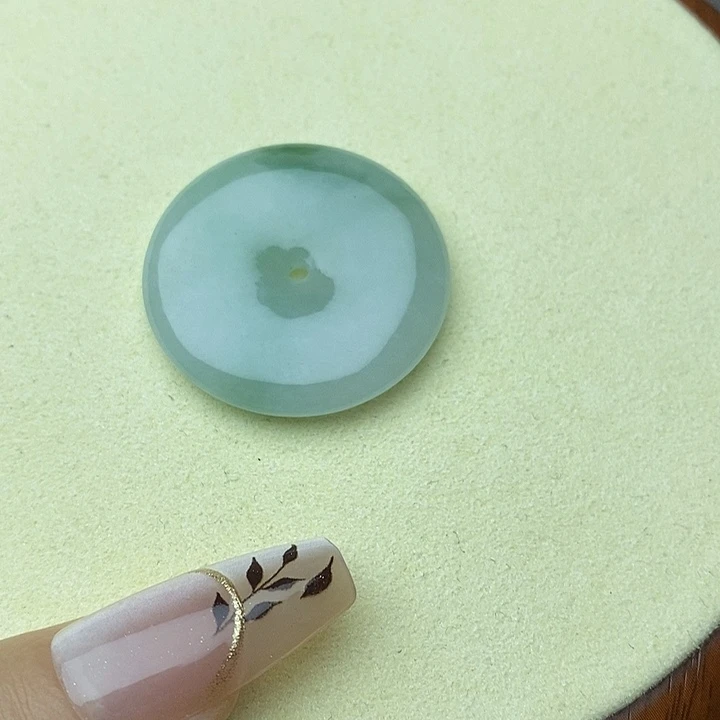 颈饰未镶嵌翡翠平安扣