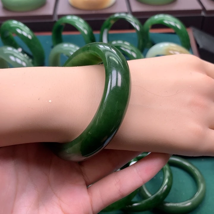 未镶嵌手镯和田玉（碧玉）55.56