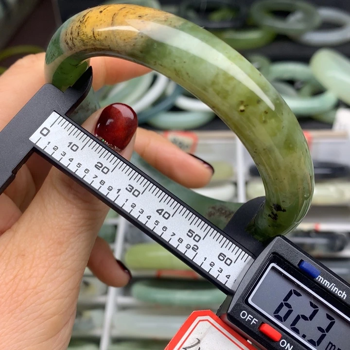 蛇纹石玉未镶嵌手镯988