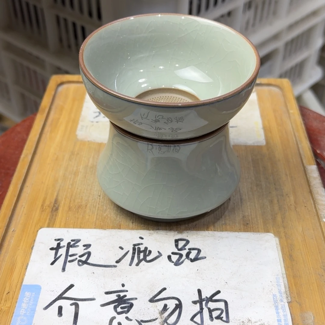 瑕疵介意勿拍陶瓷器皿B004