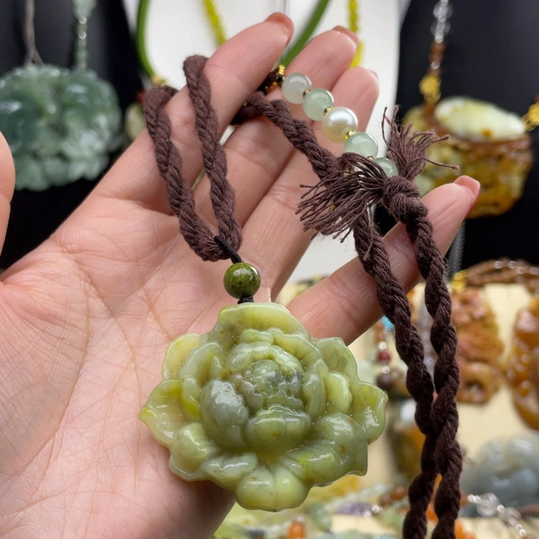 未镶嵌蛇纹石玉颈饰