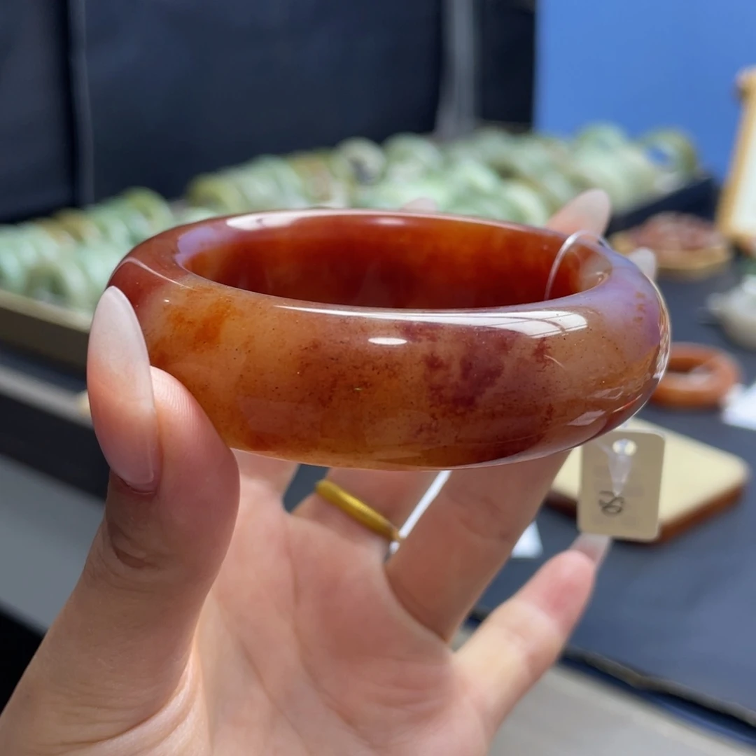 未镶嵌手镯石英岩玉永****?