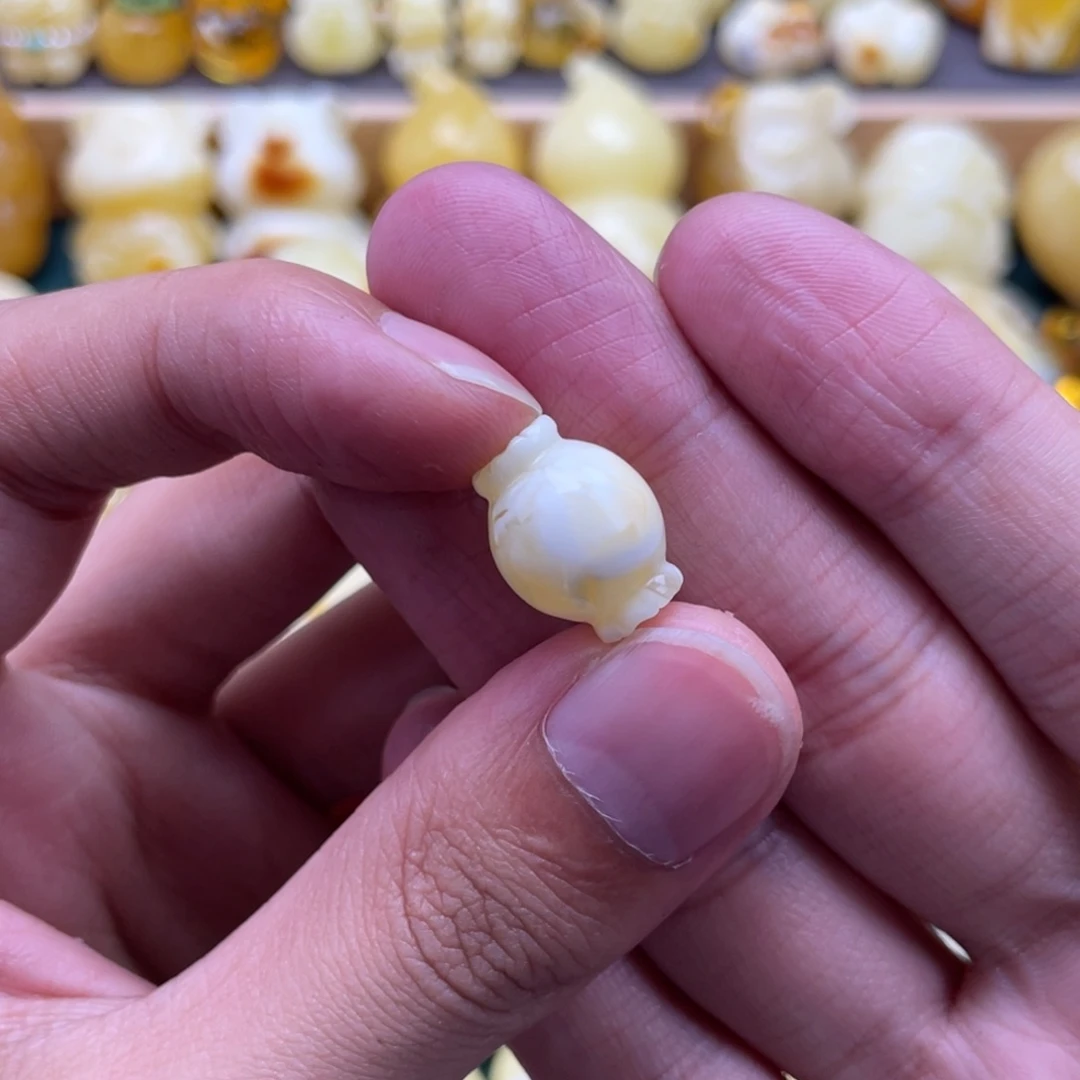 喂***糖琥珀未镶嵌裸石蜜蜡
