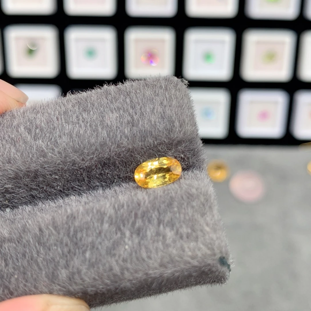 蓝宝石裸石未镶嵌