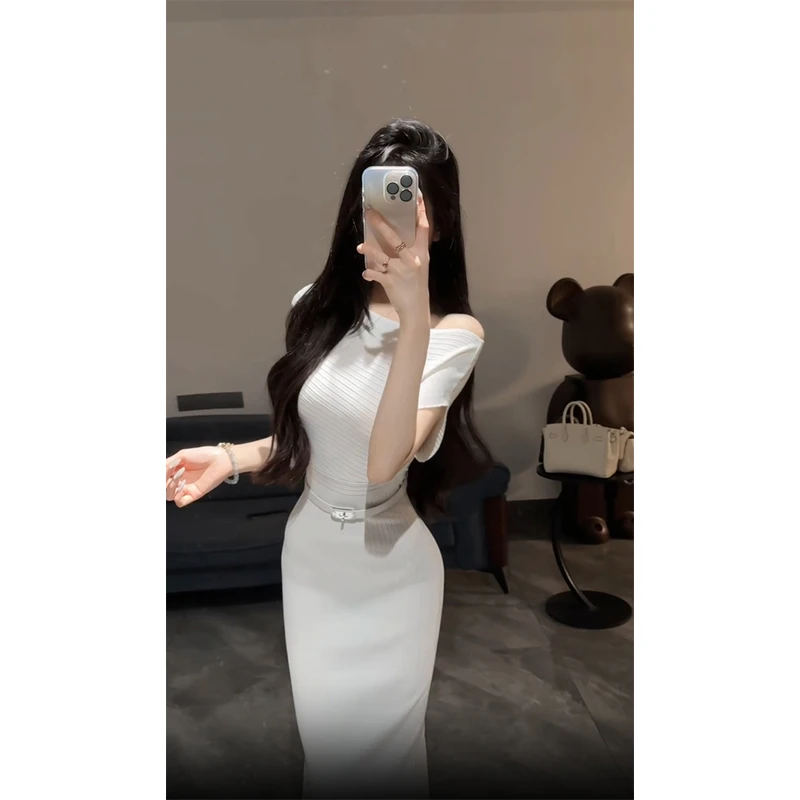【曲线助攻】法式气质女神白色斜肩针织坑条连衣裙收腰气质修身长裙