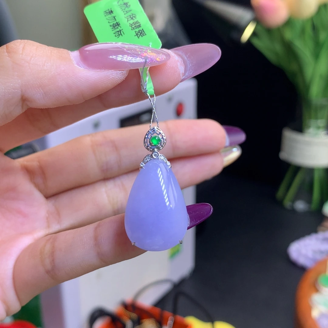 颈饰18K金镶嵌翡翠