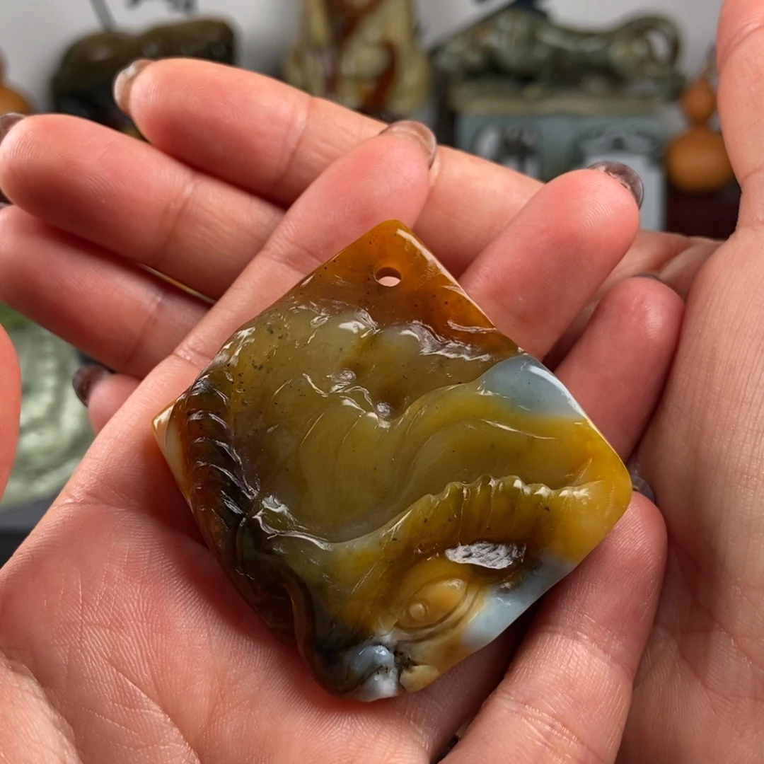 福***临岫玉未镶嵌挂件牌子