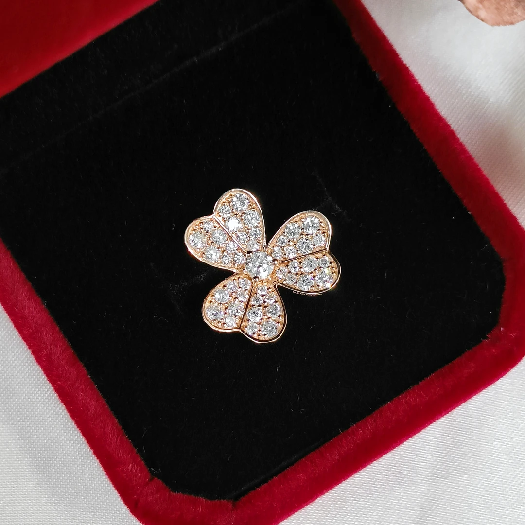 18k金三叶草满钻吊坠 天然钻闪亮幸运草优雅百搭气质经典钻石吊坠