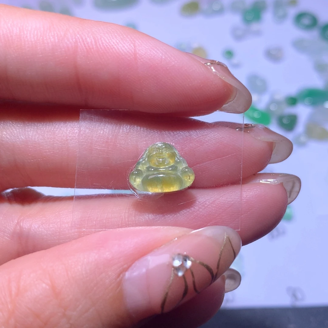 翡翠颈饰未镶嵌佛公