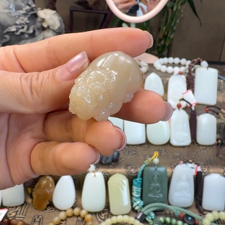 和田玉未镶嵌颈饰