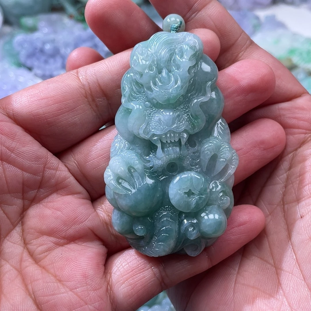 翡翠未镶嵌颈饰旭*