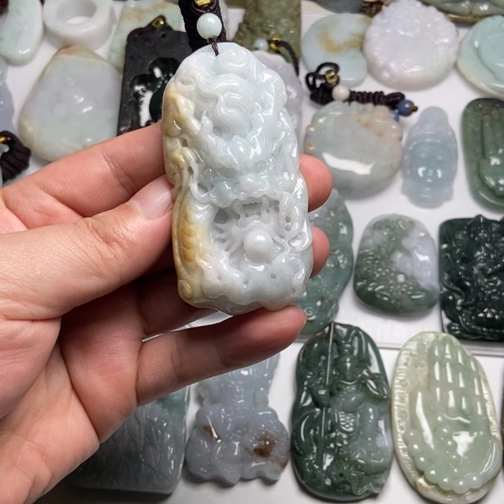 翡翠未镶嵌颈饰龙牌38