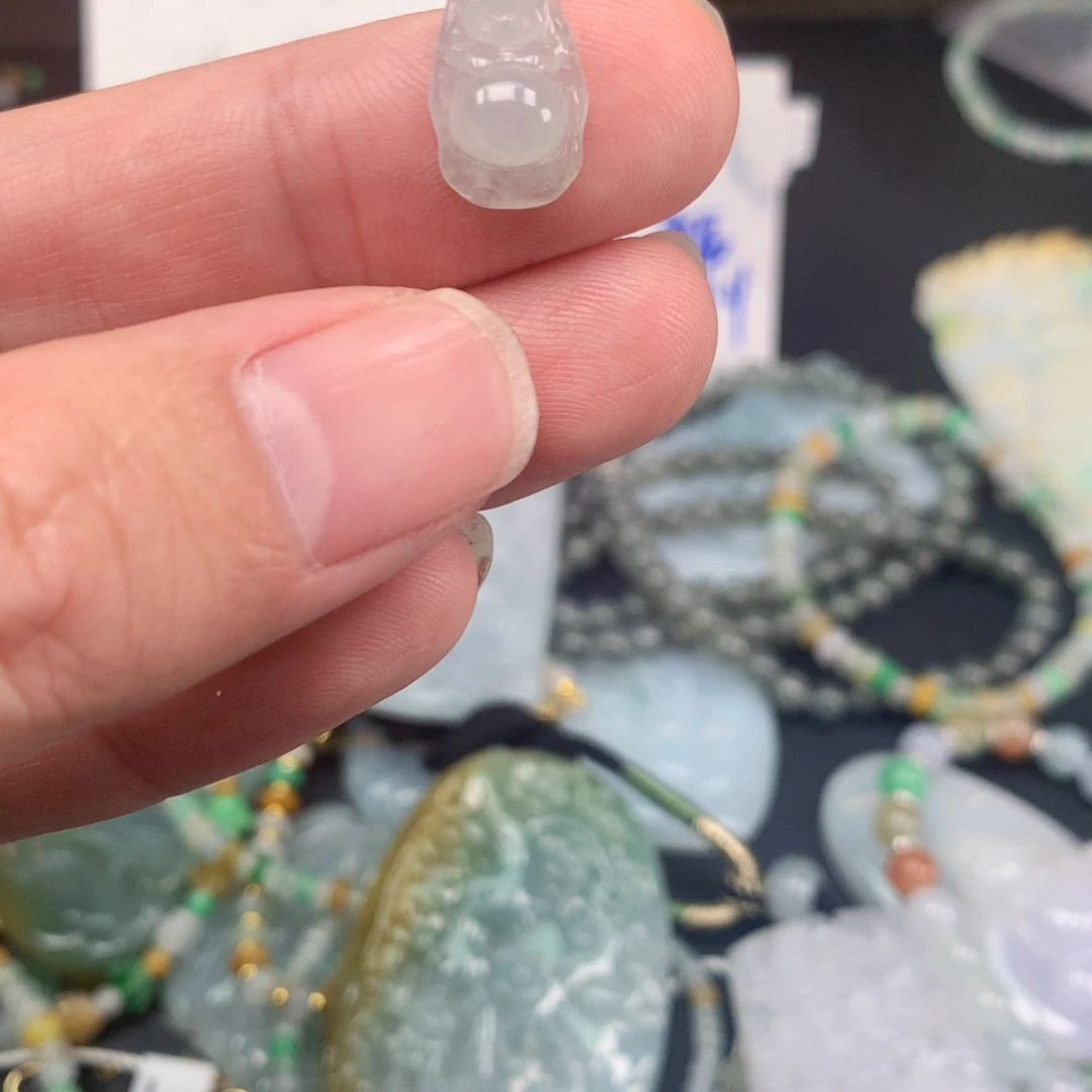 翡翠未镶嵌颈饰07小站佛