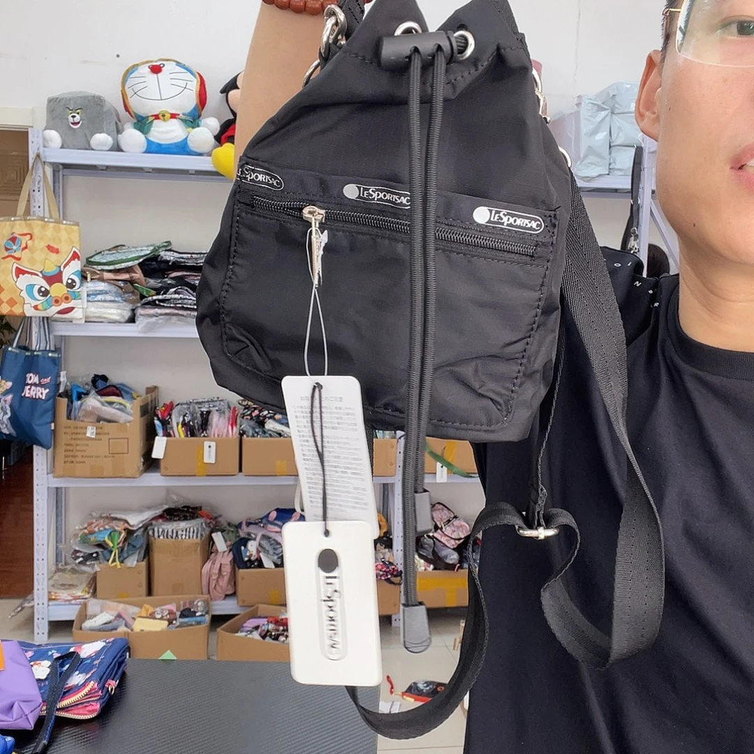 PU化妆包等产品和产品