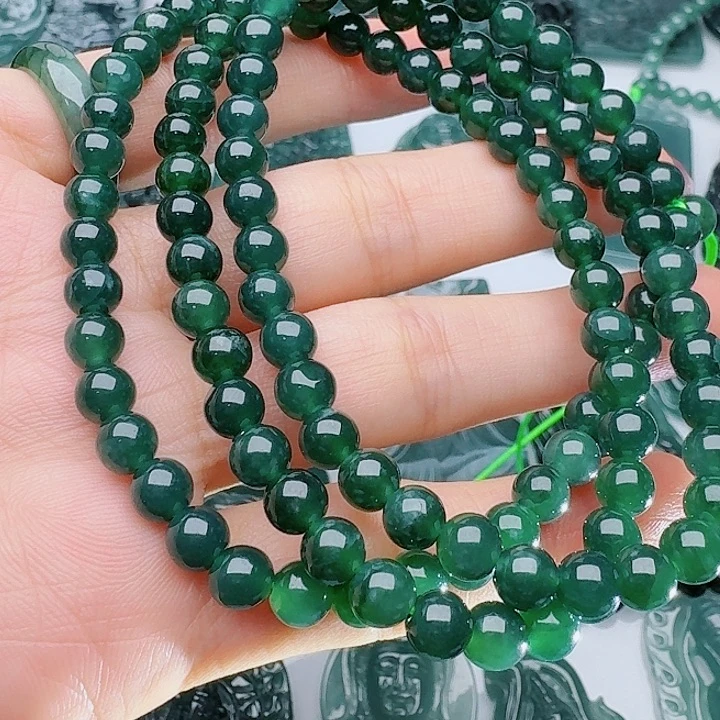 翡翠未镶嵌颈饰多样性发其一