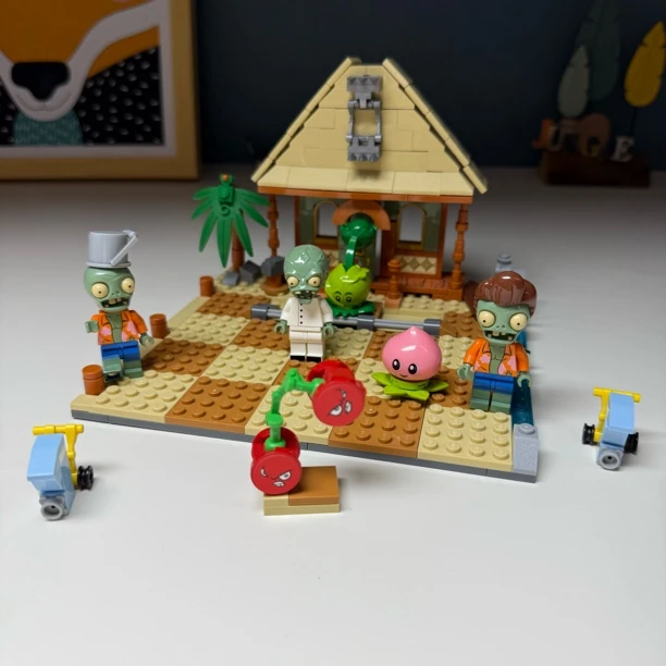 植物大战僵尸沙滩巨浪场景前院植物僵尸人仔拼装积木玩具积木书