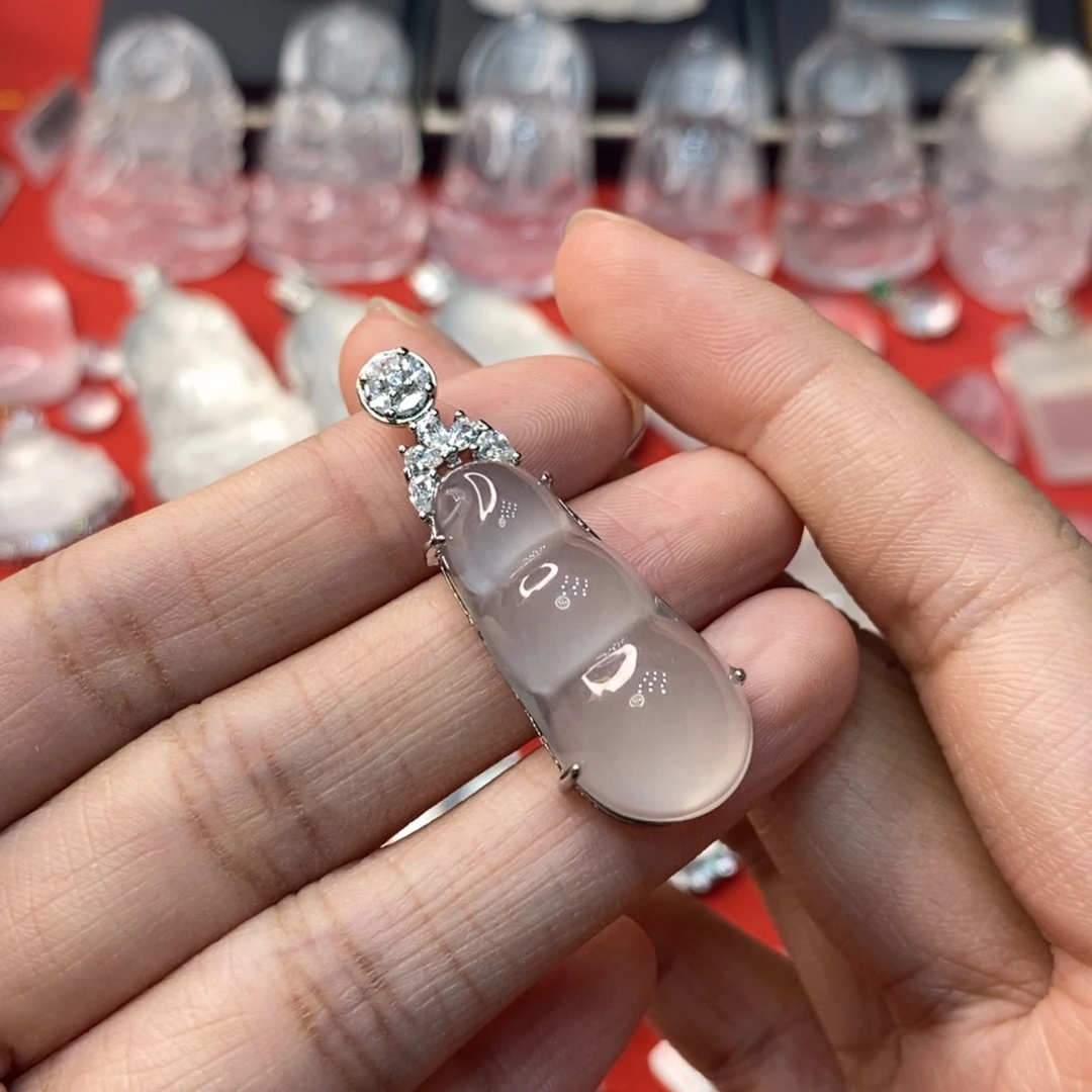 石英质玉合金佛公吊坠