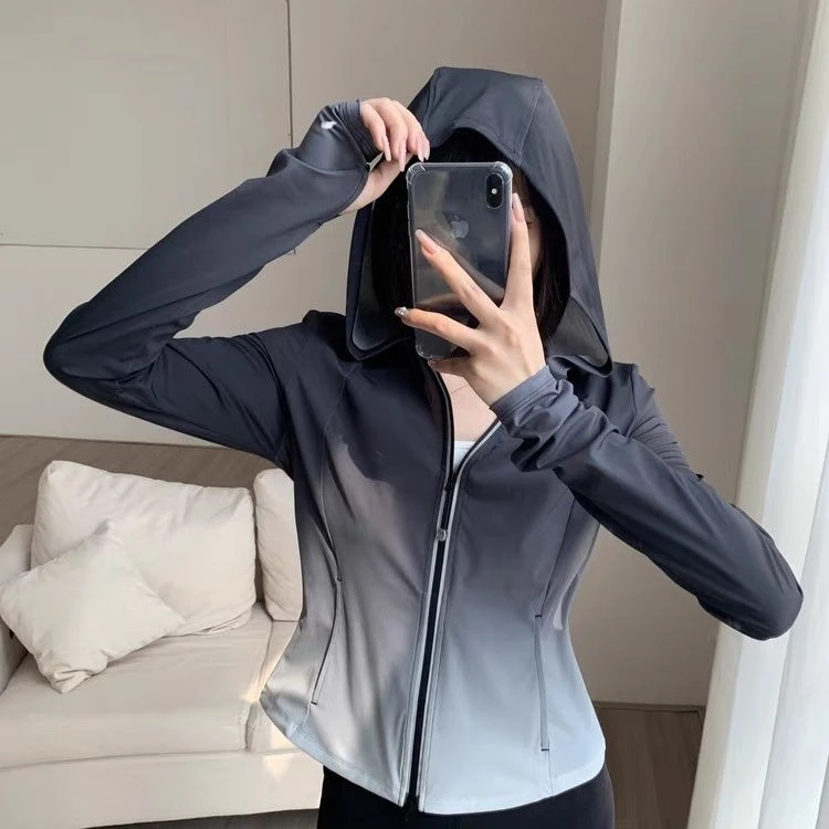 渐变色修身短款轻薄防晒衣连帽upf50+女夏季新款速干透气运动服