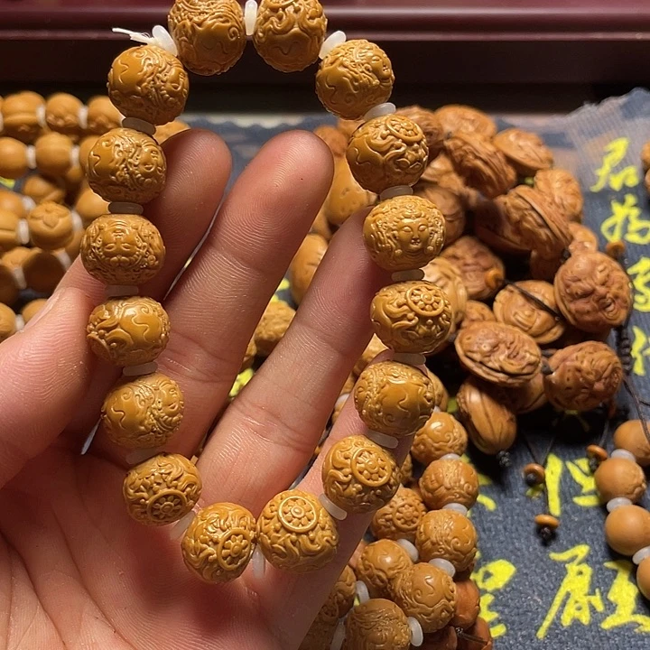 猴头核桃雕刻瑕疵观音