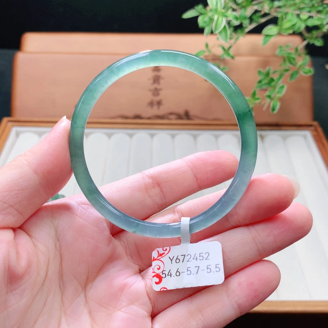 未镶嵌手镯（圆镯）翡翠