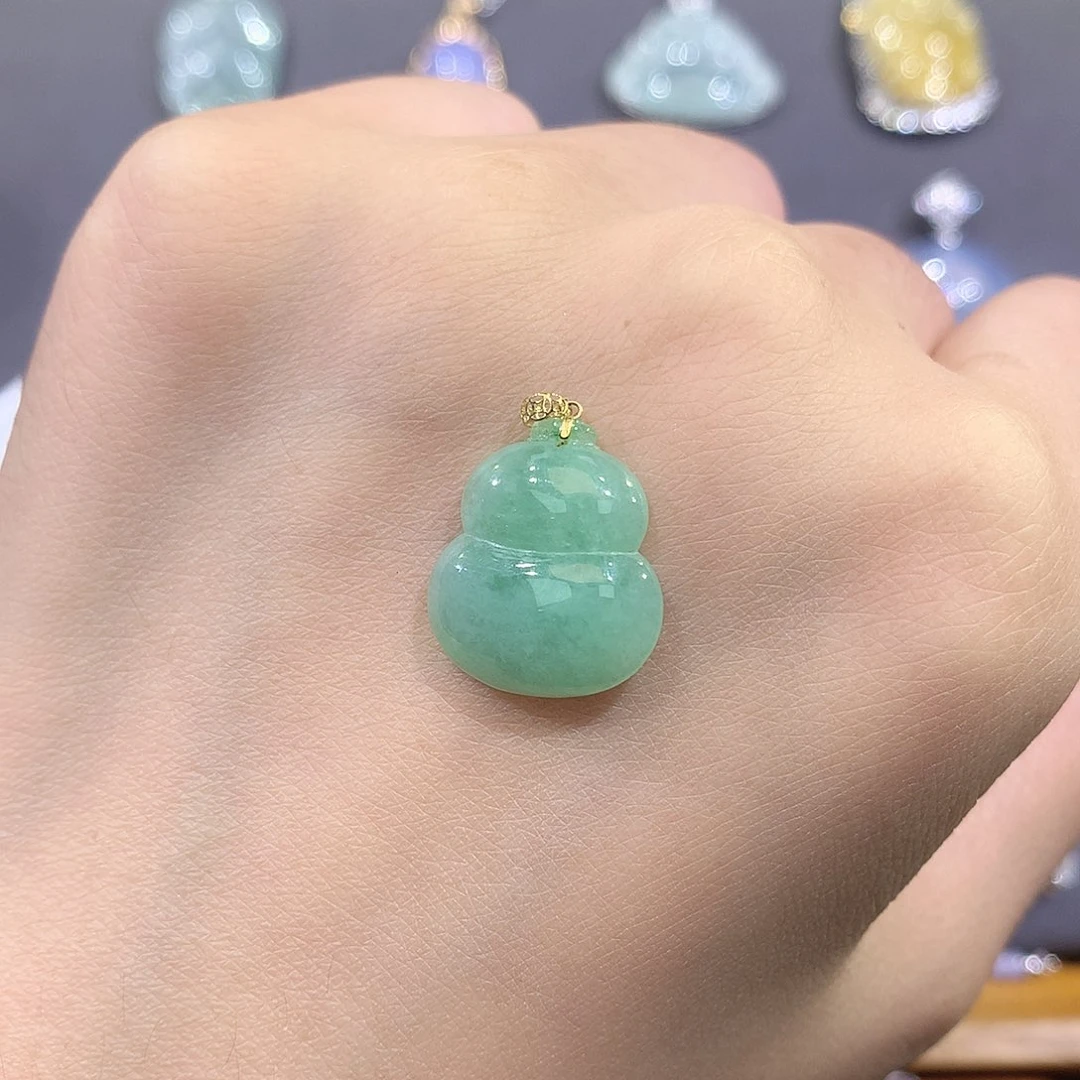 颈饰18K金镶嵌翡翠葫芦吊坠